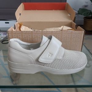 Propét Comfort Shoe with Velcro